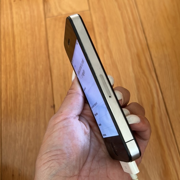 iPhone 4s - Black - 16GB - Picture 4 of 5